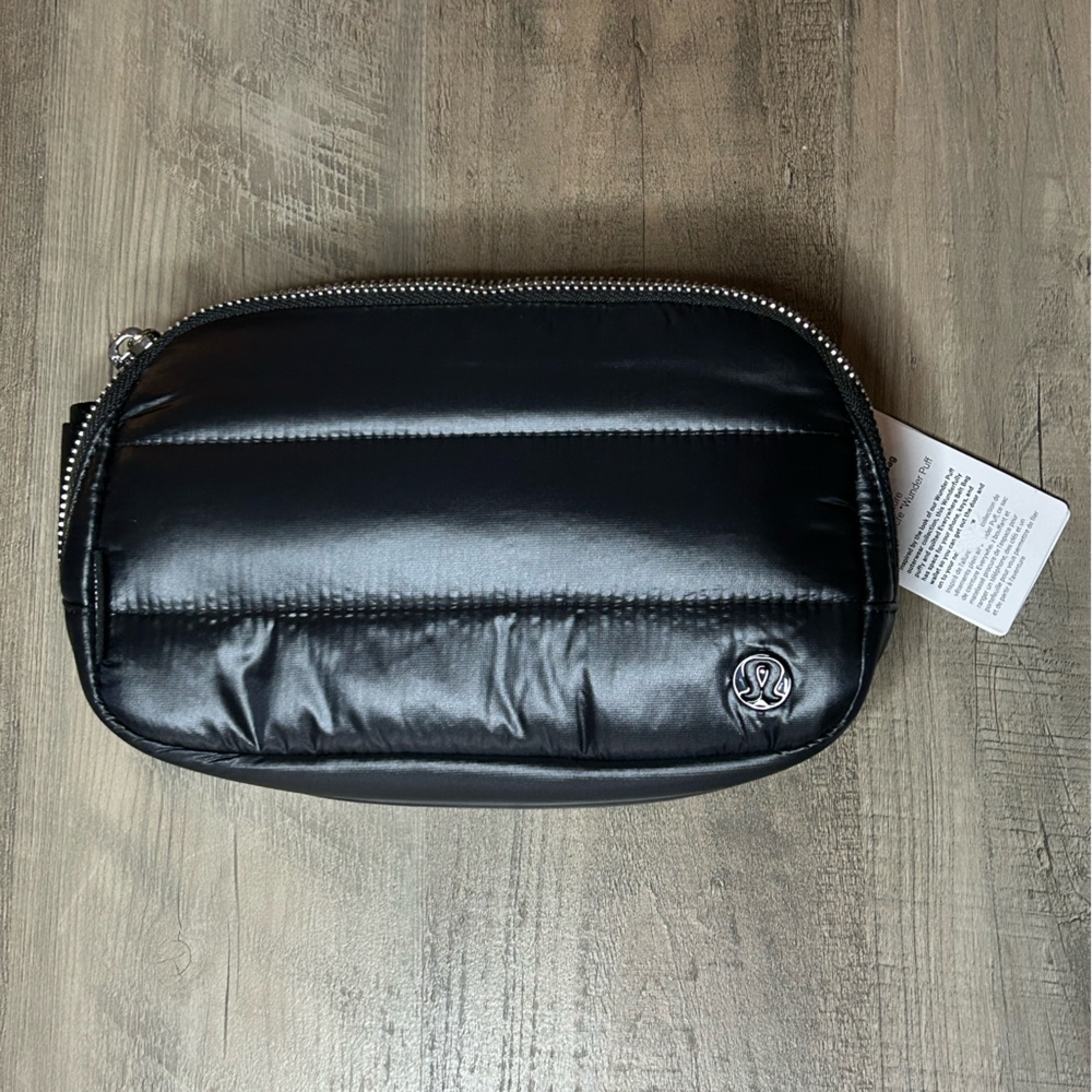 NWT LULULEMON EVERYWHERE BELT BAG -WUNDER PUFF 1L *black w/ silver hardware*
